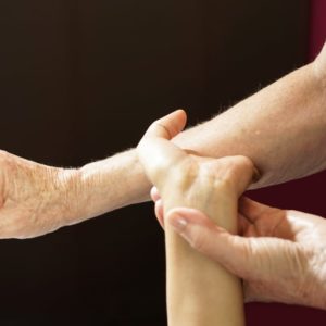 photo de massage habillé sans huile ou Relax'Stretch au salon Douce Heure des Mains à Nantes